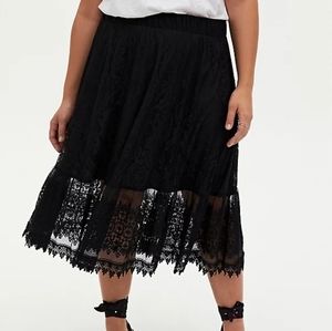 BLACK LACE MIDI SKIRT